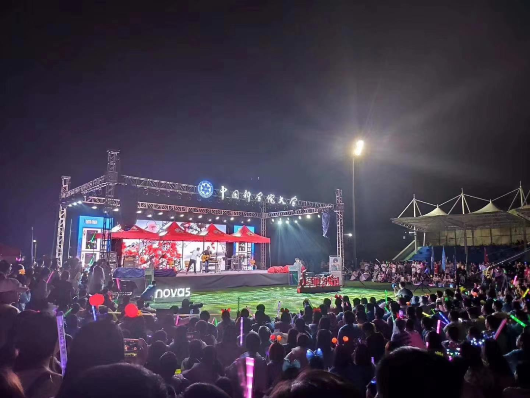 中国科学院大学计算机学院草地音乐节现场